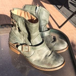Green Zipper Heeled Short Boots